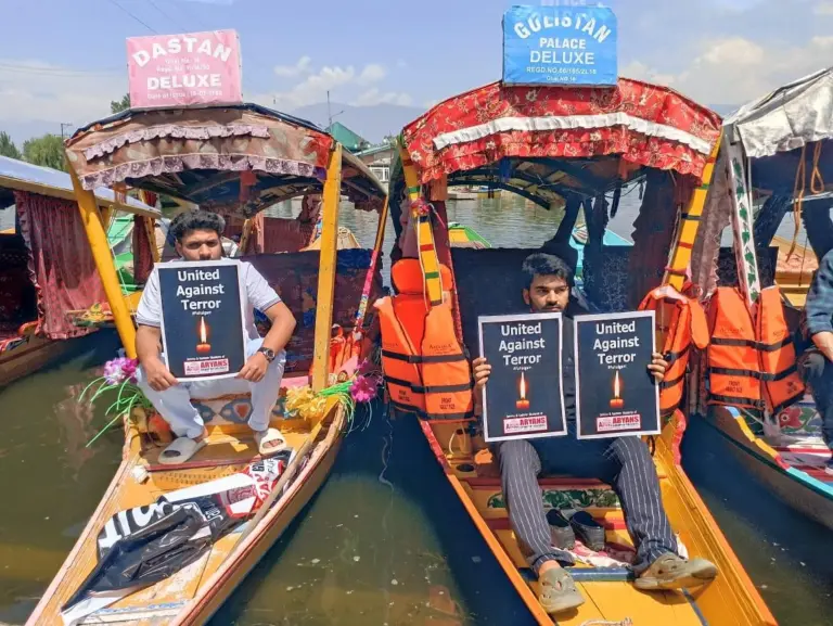 Aryans Students pay tribute to 26 Pahalgam Victims through 26 Shikaras at Dal lake, Srinagar