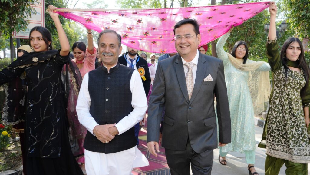 Acharya Manish graces 2nd day of 10th interzonal Youth Fest of MRSPTU at Aryans Group