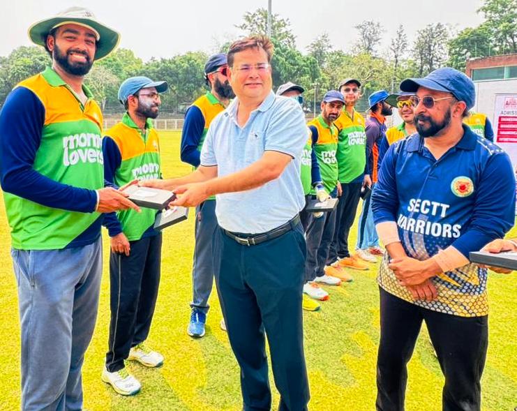 Dr Anshu Kataria, President PUCA, Chairman Aryans honours winners of Employee Cricket league 2026 at Sec 16 Stadium