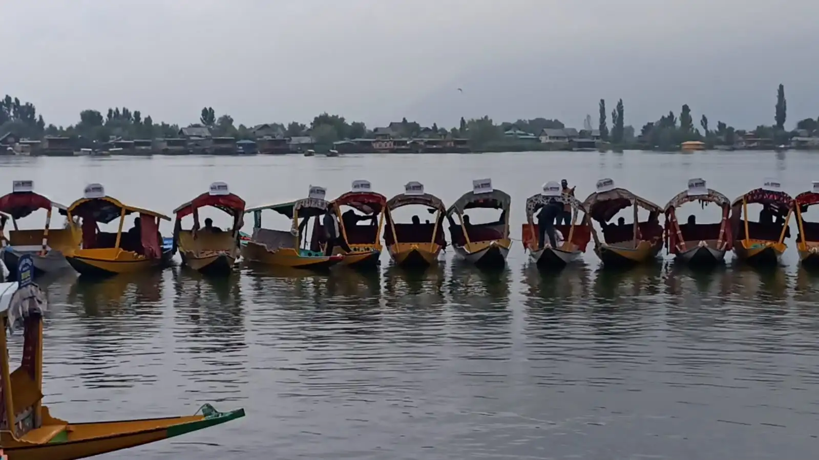 Aryans Group of Colleges, Chandigarh organises 10th Shikara Race on Kargil Vijay Diwas in Srinagar